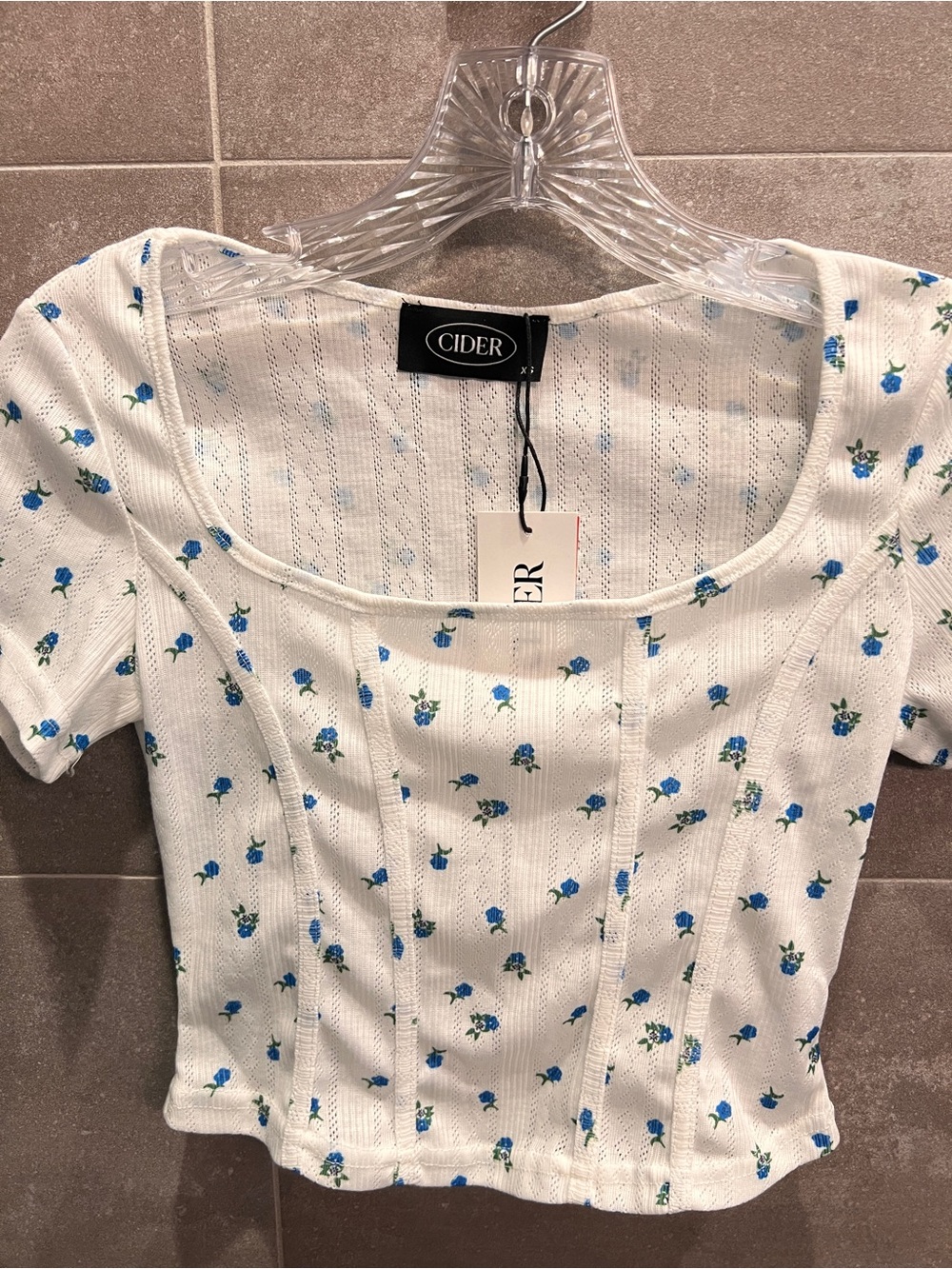 Cider White Scoop Neck Crop Top with Blue Rose Print